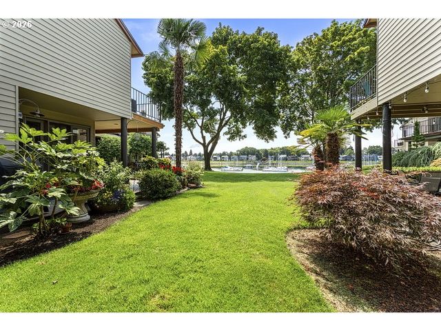 224 N HAYDEN BAY Dr, Portland, OR 97217