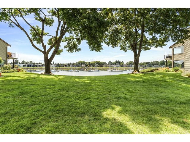 224 N HAYDEN BAY Dr, Portland, OR 97217