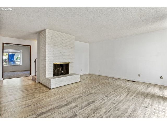 224 N HAYDEN BAY Dr, Portland, OR 97217