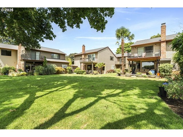 224 N HAYDEN BAY Dr, Portland, OR 97217