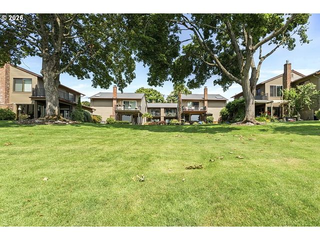224 N HAYDEN BAY Dr, Portland, OR 97217