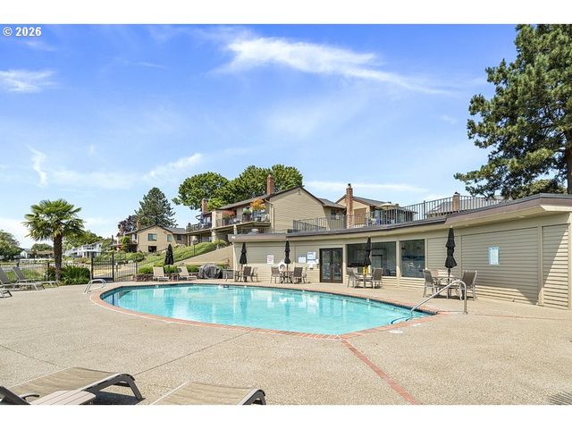 224 N HAYDEN BAY Dr, Portland, OR 97217
