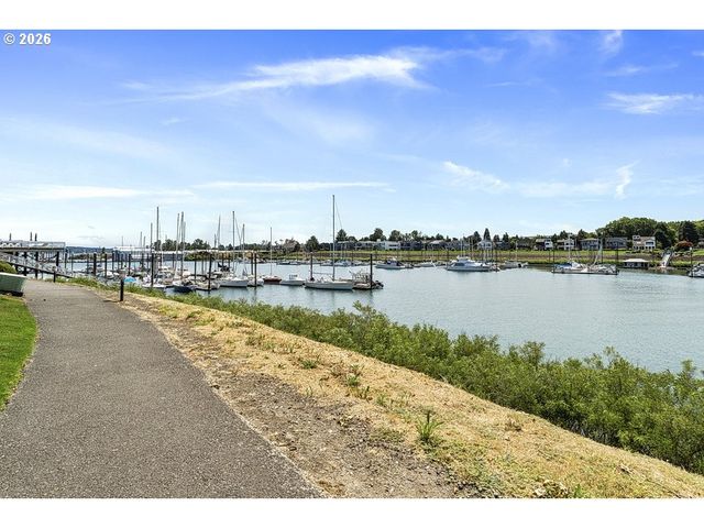 224 N HAYDEN BAY Dr, Portland, OR 97217