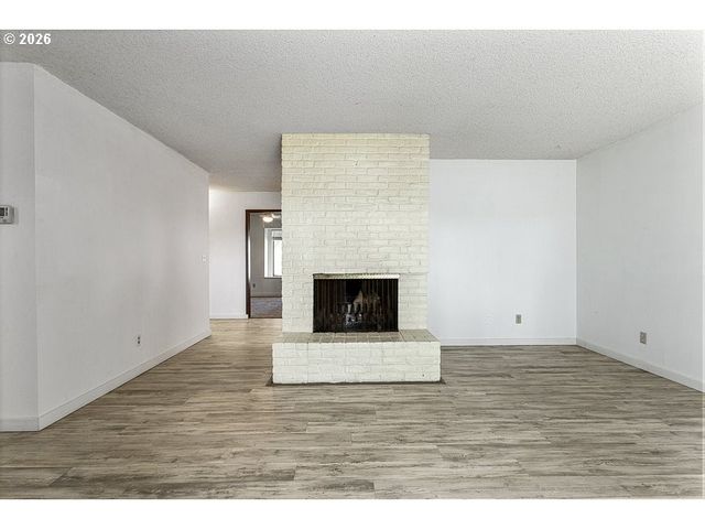 224 N HAYDEN BAY Dr, Portland, OR 97217
