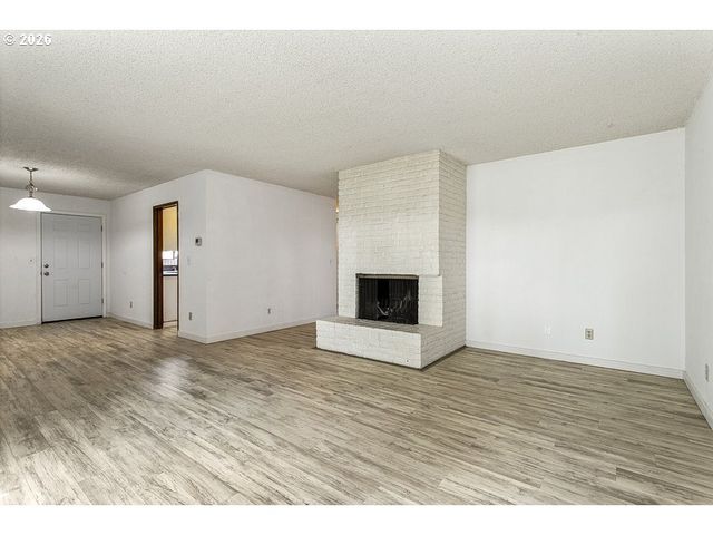 224 N HAYDEN BAY Dr, Portland, OR 97217