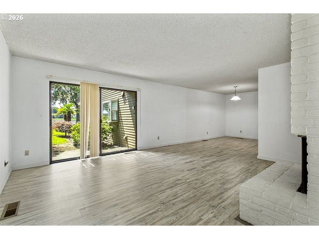 224 N HAYDEN BAY Dr, Portland, OR 97217