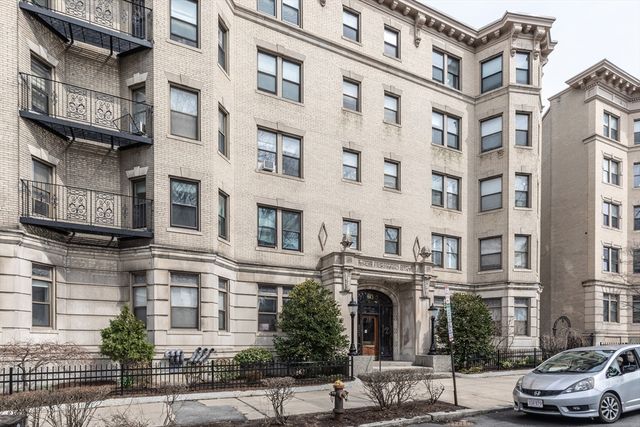 60 Charlesgate E 106, Boston, MA 02215