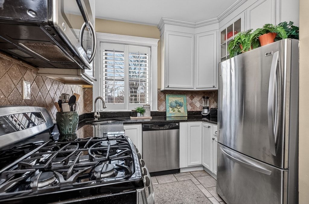 60 Charlesgate E 106, Boston, MA 02215