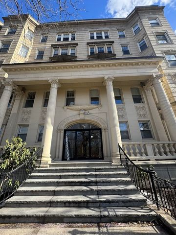 74 The Fenway 46, Boston, MA 02115