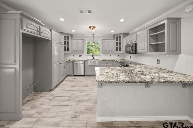 510 Oklahoma St., Van, TX 75790