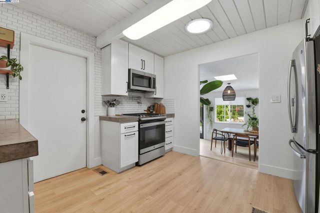 2823 Hilltop Rd, Concord, CA 94520