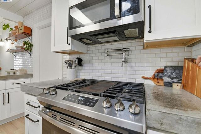 2823 Hilltop Rd, Concord, CA 94520