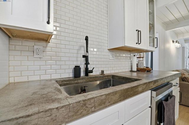 2823 Hilltop Rd, Concord, CA 94520