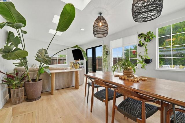 2823 Hilltop Rd, Concord, CA 94520