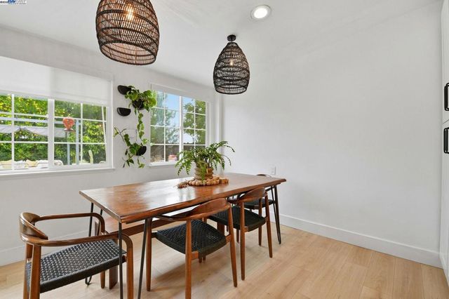 2823 Hilltop Rd, Concord, CA 94520