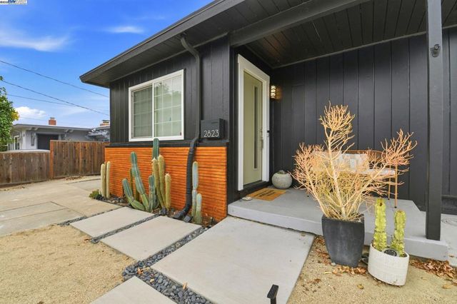 2823 Hilltop Rd, Concord, CA 94520