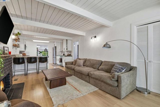 2823 Hilltop Rd, Concord, CA 94520