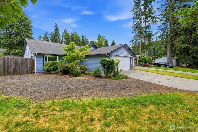 141 E Village View Drive, Allyn, WA 98524