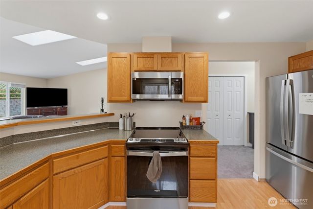 141 E Village View Drive, Allyn, WA 98524