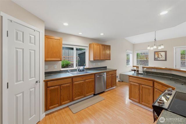 141 E Village View Drive, Allyn, WA 98524