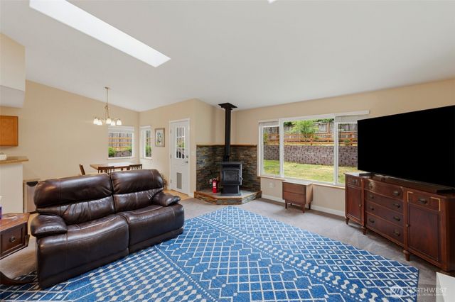 141 E Village View Drive, Allyn, WA 98524