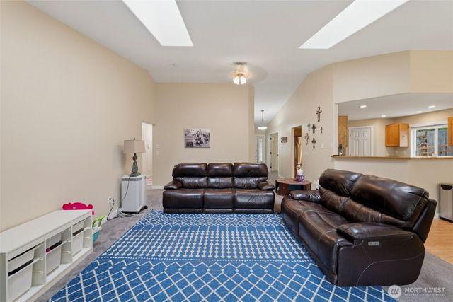 141 E Village View Drive, Allyn, WA 98524