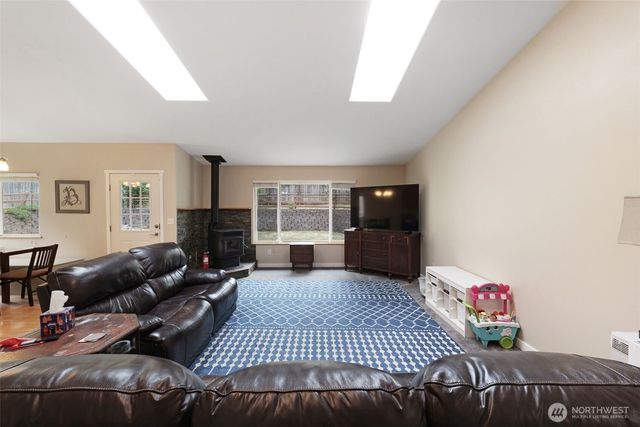 141 E Village View Drive, Allyn, WA 98524