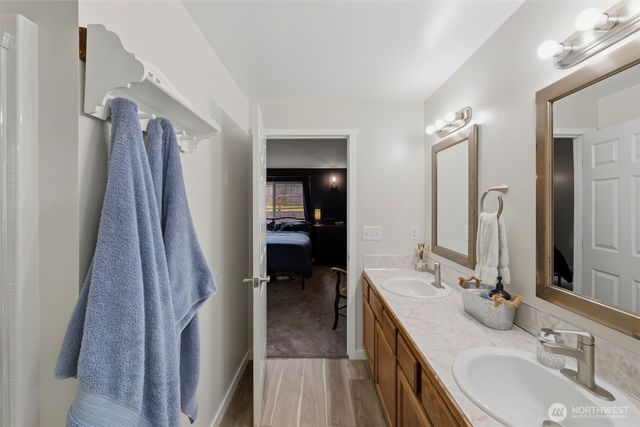 141 E Village View Drive, Allyn, WA 98524