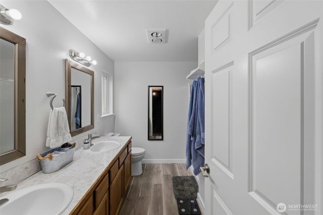 141 E Village View Drive, Allyn, WA 98524