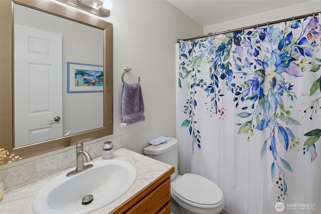 141 E Village View Drive, Allyn, WA 98524