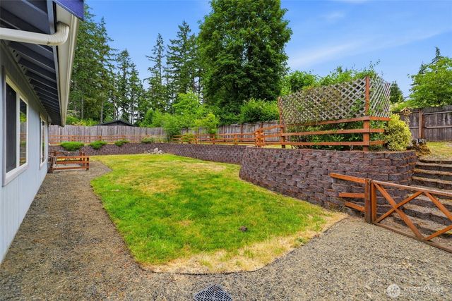 141 E Village View Drive, Allyn, WA 98524