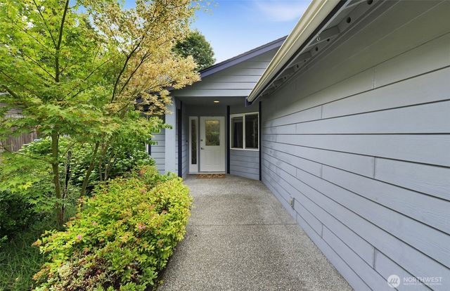 141 E Village View Drive, Allyn, WA 98524