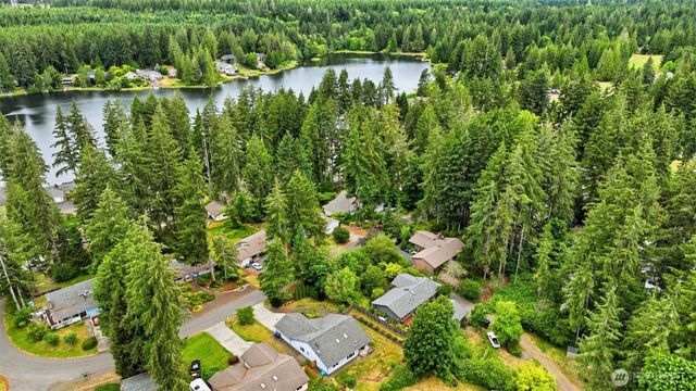 141 E Village View Drive, Allyn, WA 98524