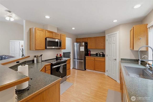 141 E Village View Drive, Allyn, WA 98524