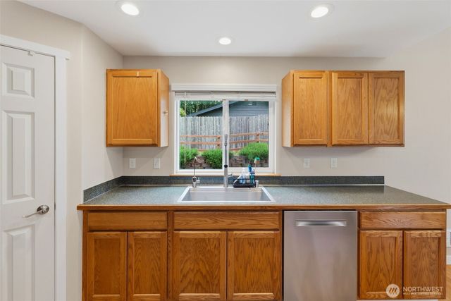 141 E Village View Drive, Allyn, WA 98524