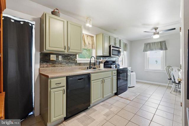 2418 4TH AVE, Upper Chichester, PA 19061