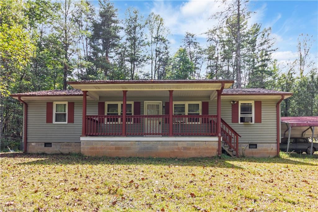 312 Brookview Drive, Boomer, NC 28606