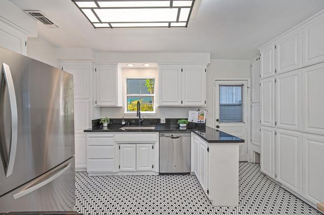 3177 O St, Sacramento, CA 95816