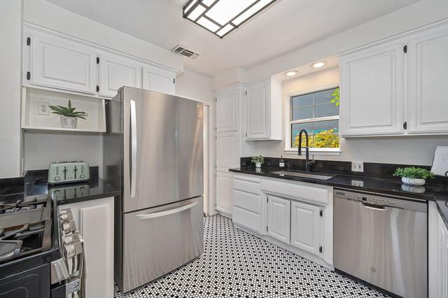 3177 O St, Sacramento, CA 95816