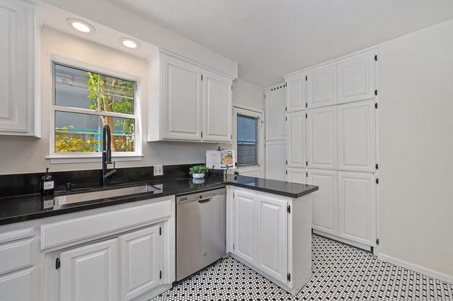 3177 O St, Sacramento, CA 95816
