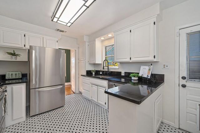 3177 O St, Sacramento, CA 95816