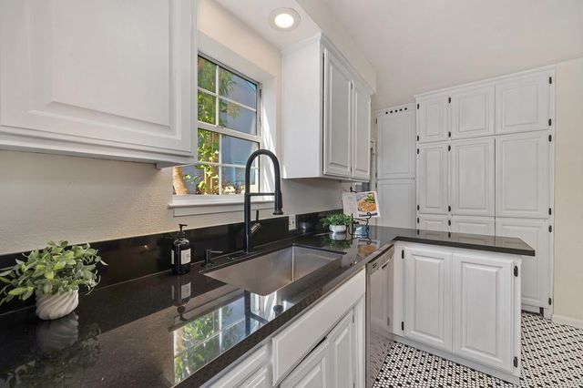 3177 O St, Sacramento, CA 95816
