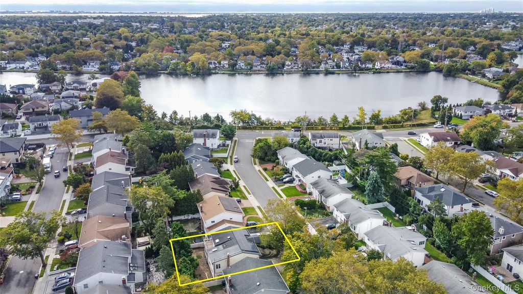 23 Gale Drive, North Woodmere, NY 11581 — photo 2
