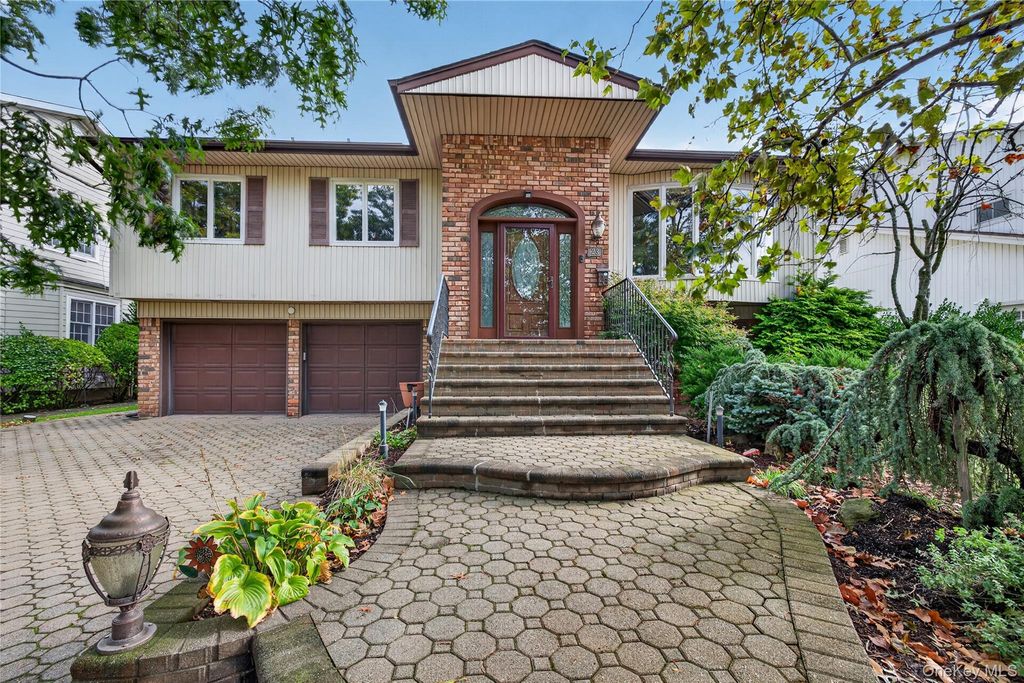 23 Gale Drive, North Woodmere, NY 11581 — photo 5