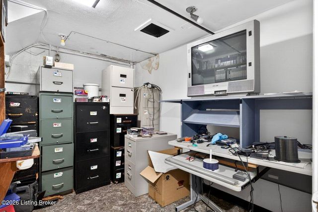 4300 S 2nd St, Louisville, KY 40214