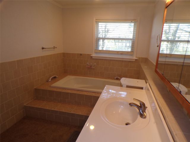 4004 Curry Road, Arlington, TX 76001