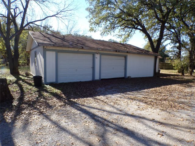 4004 Curry Road, Arlington, TX 76001