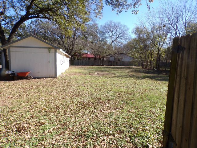 4004 Curry Road, Arlington, TX 76001