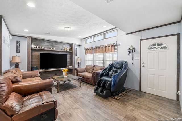 1602 Chaparral, Pearsall, TX 78061