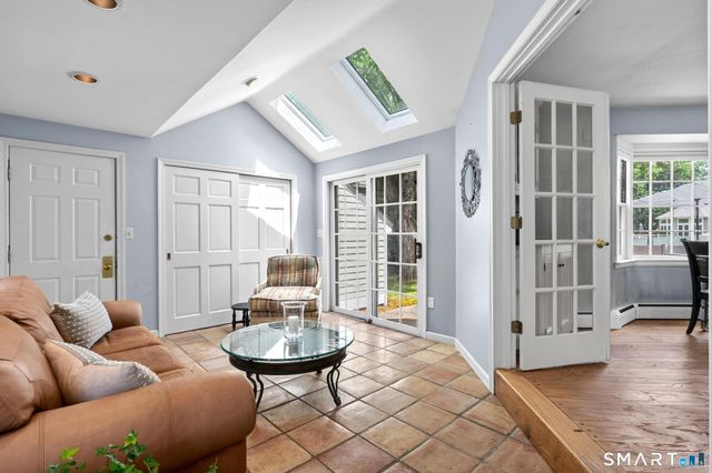 24 Drury Lane, West Hartford, CT 06117